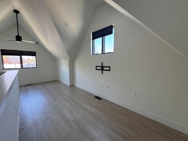 Building Photo - 973 E Broad St