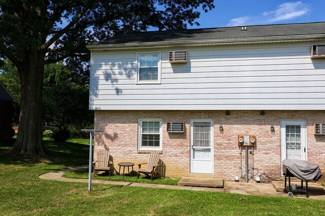 Building Photo - 131 Highview Dr