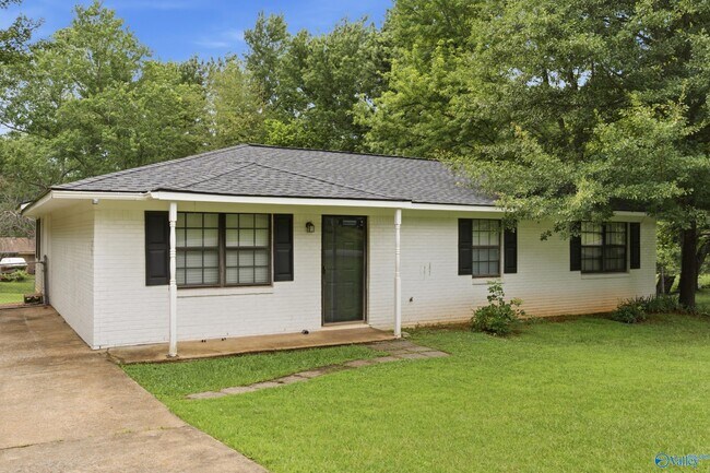 Building Photo - 102 Greenwood Cir
