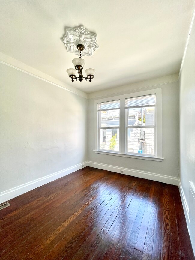 Building Photo - 34 Abbey St