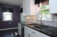 Building Photo - 406 18th Ave SW