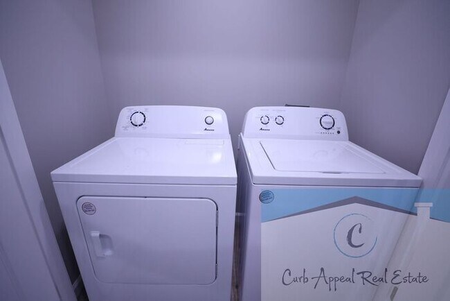 Building Photo - Beautiful 2 bed 2 bath duplex, includes washer and dryer - new construction!!