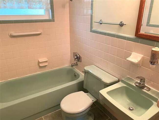 Building Photo - 2830 Northland Rd