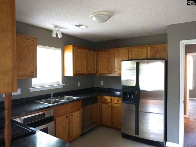 Building Photo - Beautiful 3 Bedroom 2 Bath with Bonus Room...