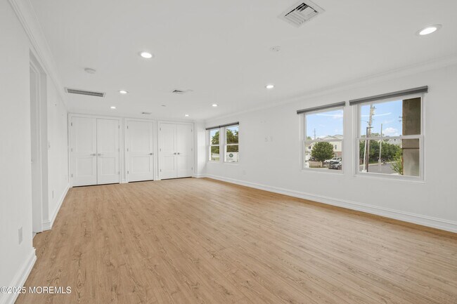 Building Photo - 139 Brighton Ave