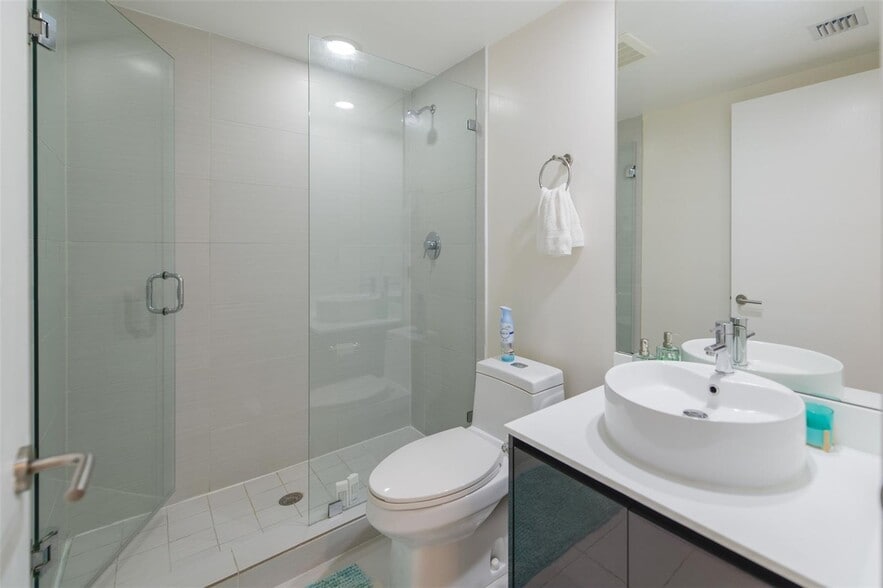 Building Photo - 31 SE 6th St