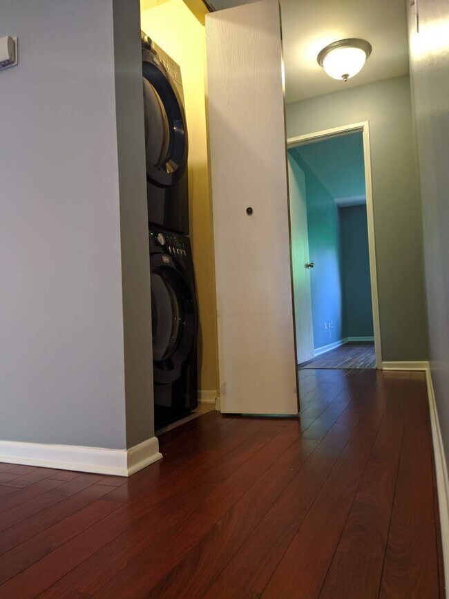 Building Photo - 2260 Abbeywood Dr