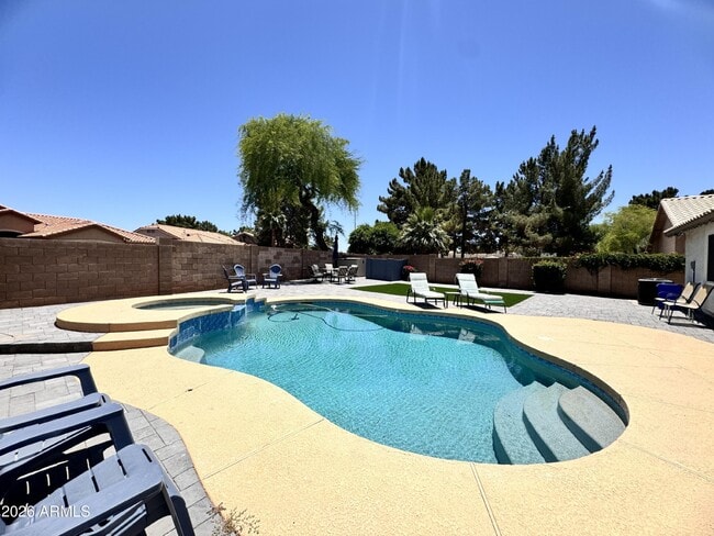 Building Photo - 1461 S Cholla Pl