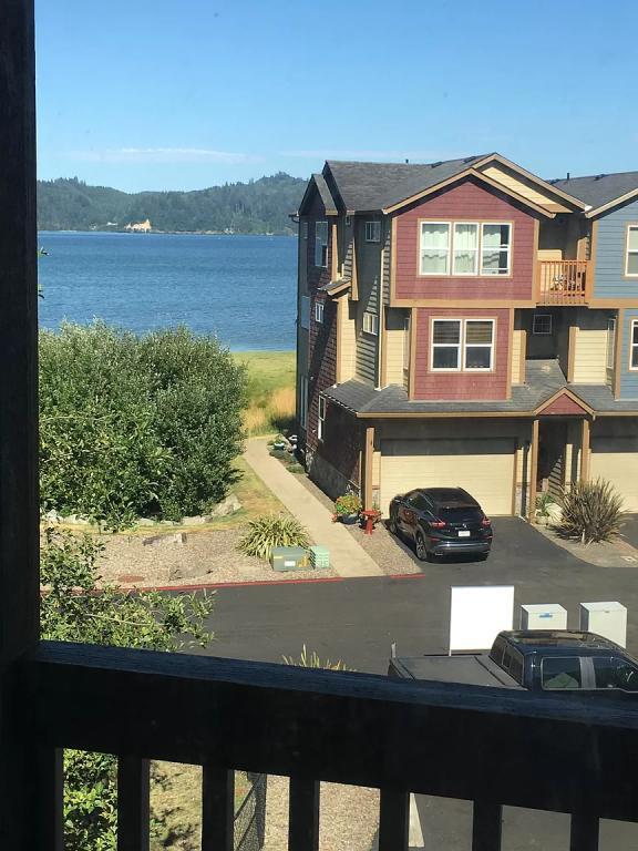 Building Photo - 475 SE 35th St