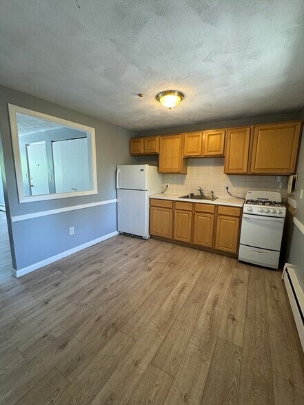 Building Photo - 30 Colonial Dr