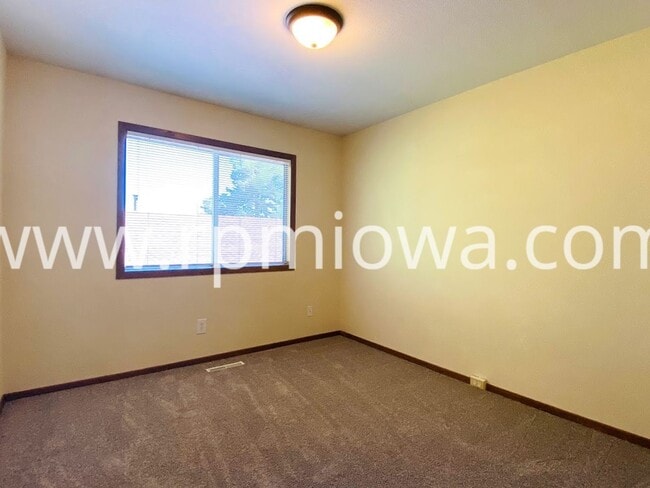 Building Photo - 1511 N Dakota Ave