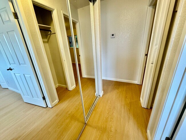 Building Photo - 2863 Brookdale Ave