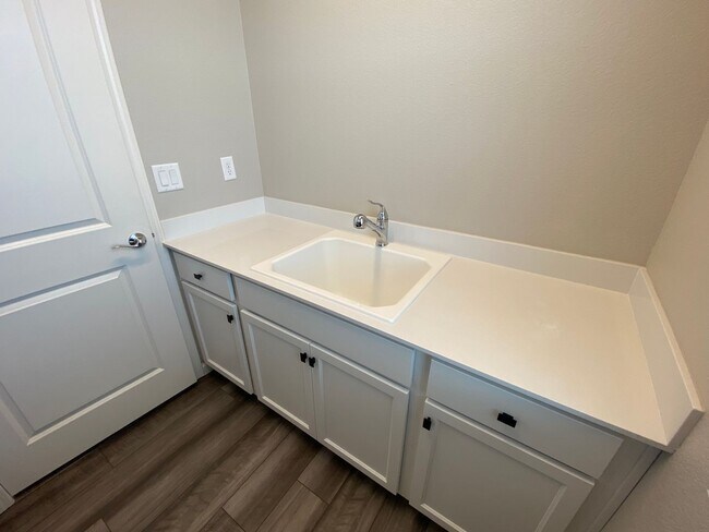 Building Photo - Built 2022 Sparks Spanish Springs 4+ Bedro...