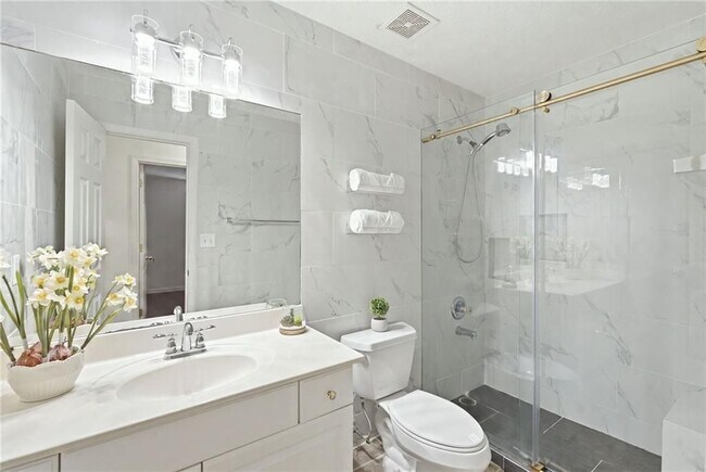 Building Photo - 575 Chandon Way