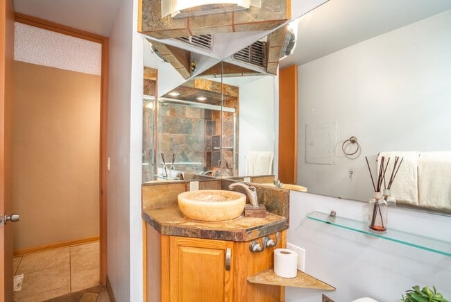Building Photo - Furnished, One Bedroom/One Bathroom, Ocean...