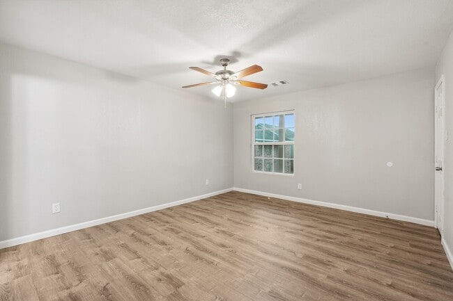 Building Photo - 12321 Ormandy St