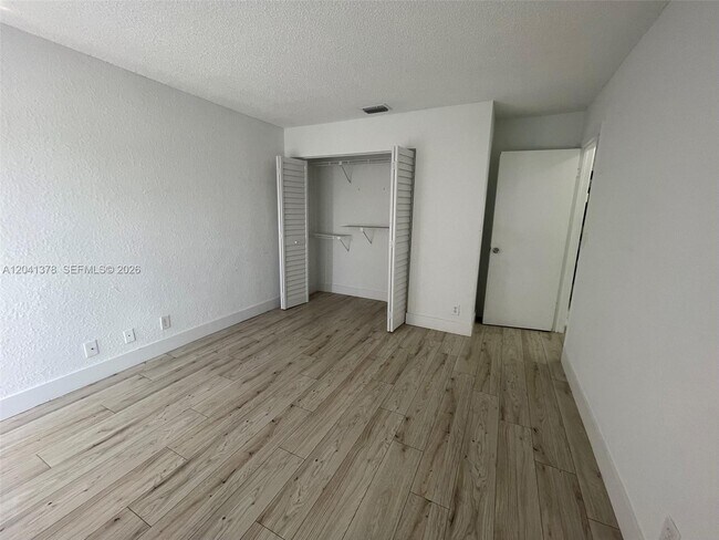 Building Photo - 2580 Coral Springs Dr