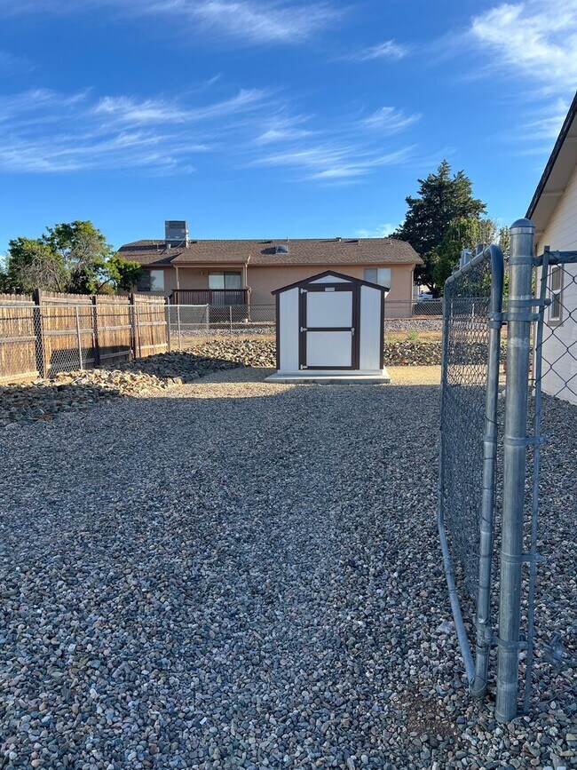 Building Photo - 5-bedroom, 3-bath home in Prescott Valley