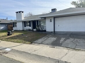 Building Photo - 608 Bird St