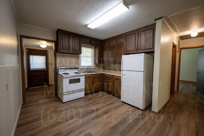 Building Photo - Charming 2 Bed, 1 Bath Duplex