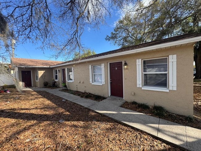 Building Photo - One Bedroom Apartment