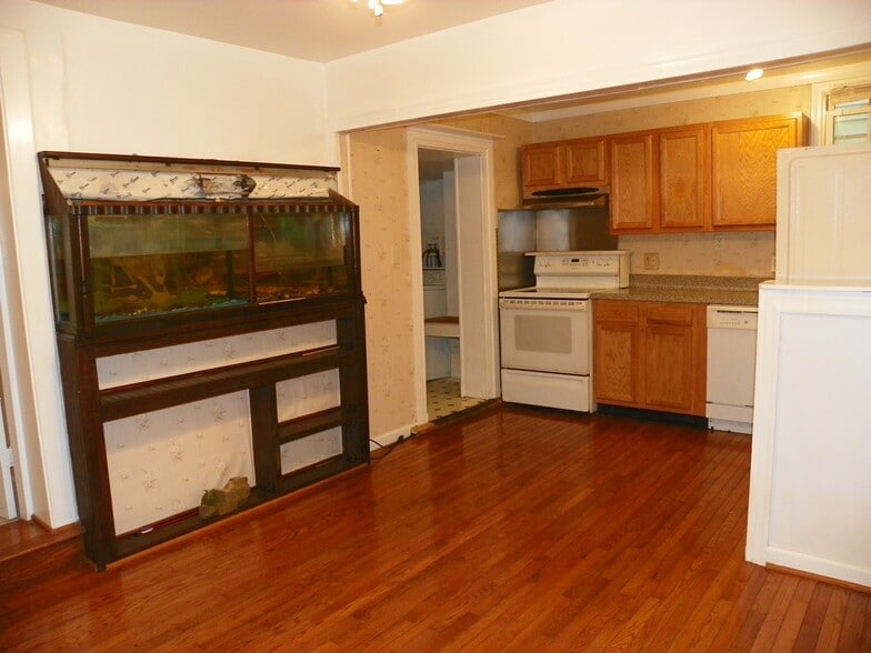 Building Photo - 5111 Kennebunk Ter