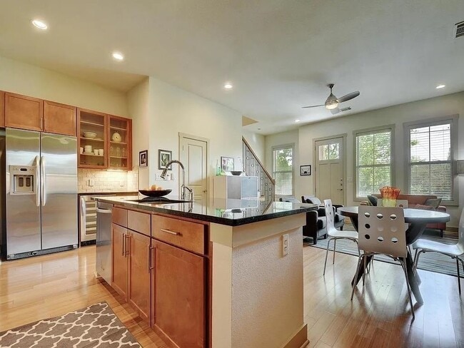 Building Photo - 2520 Bluebonnet Ln