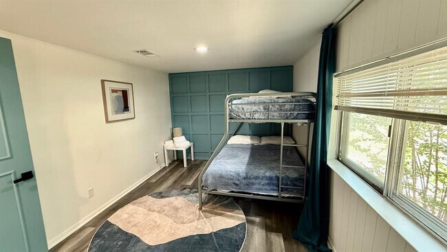 Building Photo - 1802 E University Ave