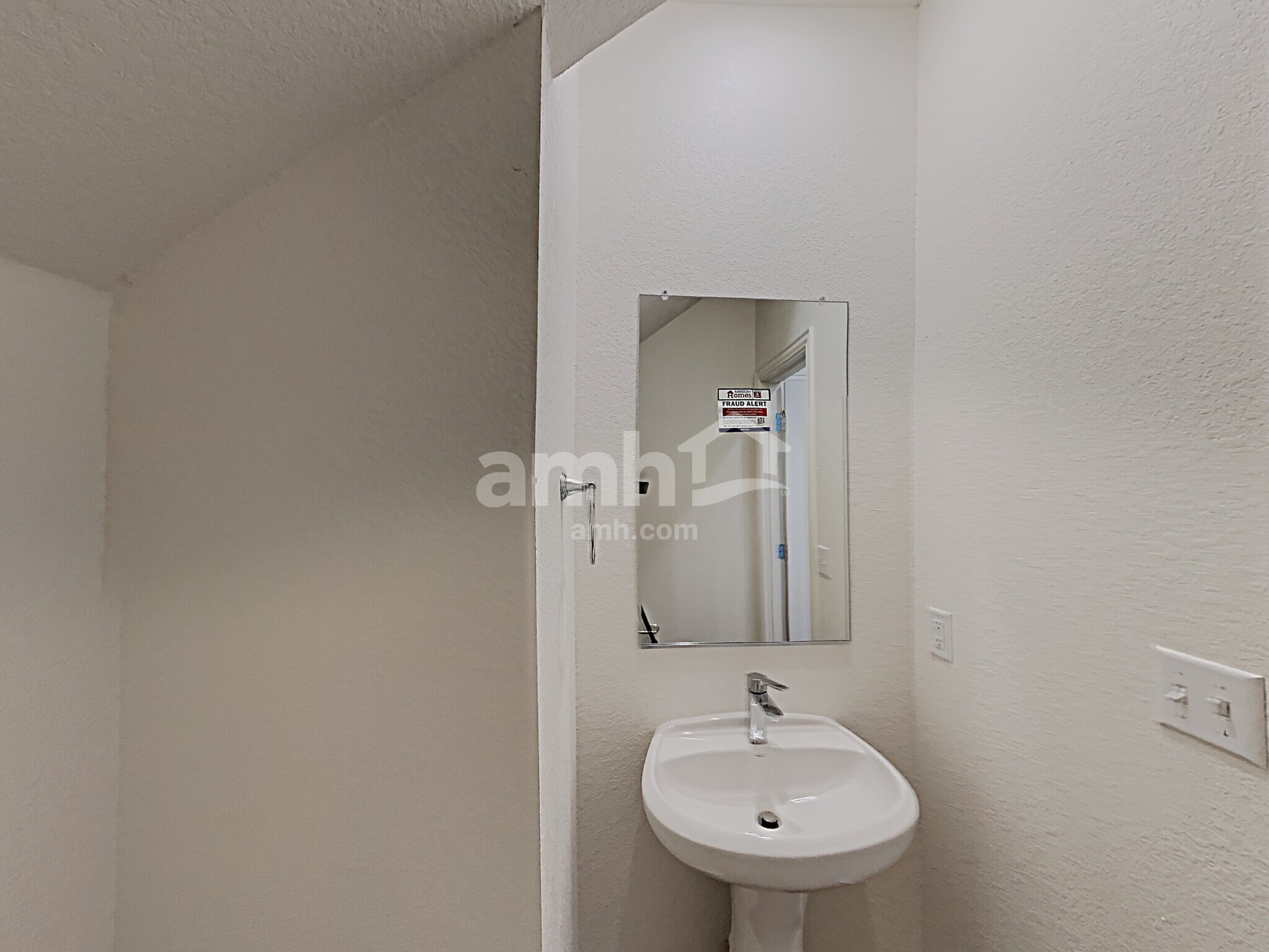 Building Photo - 2709 Wolfcreek