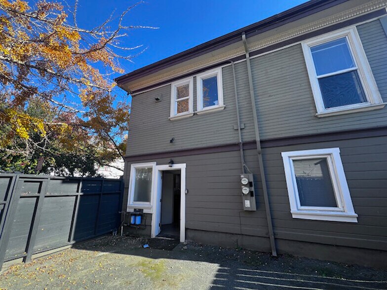 Building Photo - 1037 Peralta St