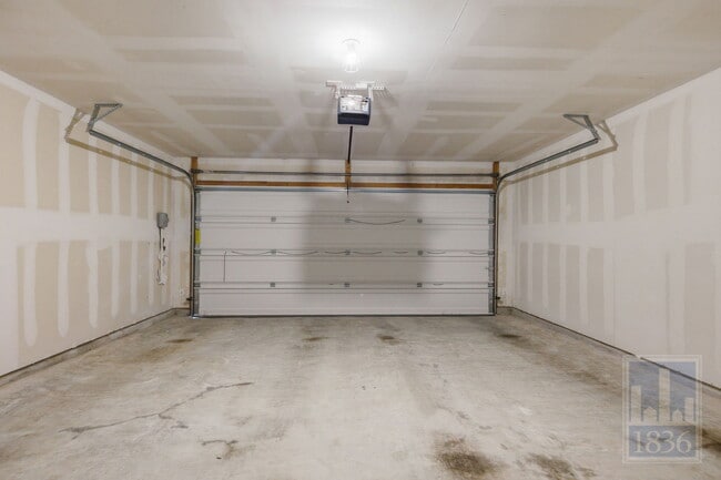 Building Photo - 9604 Eloquence Dr