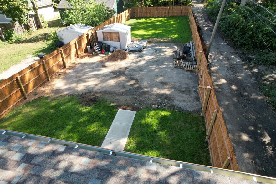 Building Photo - 1235 Tecumseh St