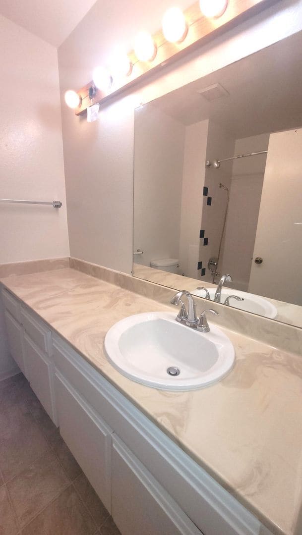 Building Photo - Penasquitos Bluffs East in San Diego