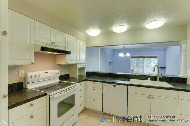 Primary Photo - 2 br, 2 bath Condo - 13680 NE 69th St, Red...