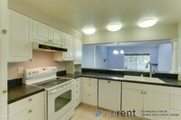 Building Photo - 2 br, 2 bath Condo - 13680 NE 69th St, Red...