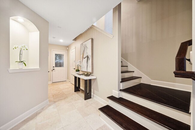 Building Photo - 5407 Lillian St