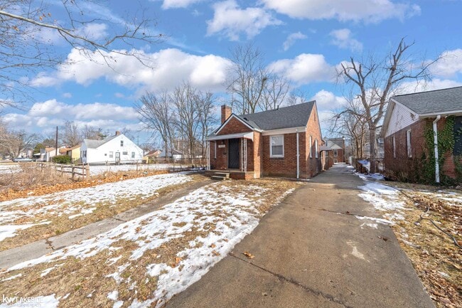 Building Photo - 14024 Grandville Ave