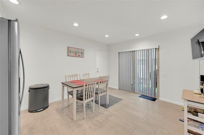 Building Photo - 11528 Riverview Dr