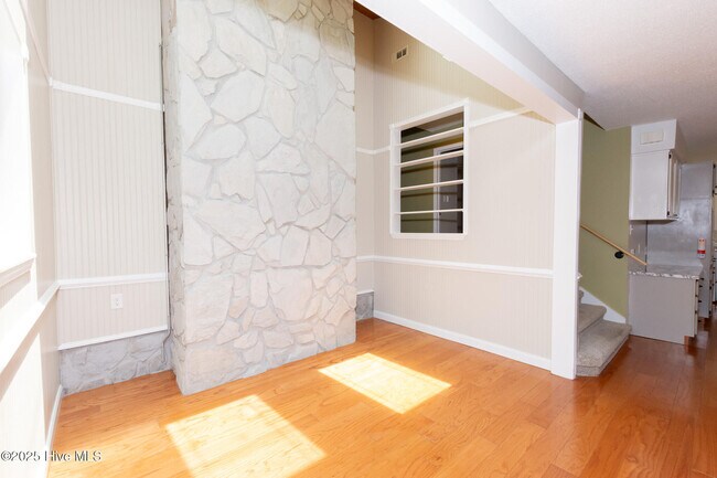 Building Photo - 110 Deerfield Rd