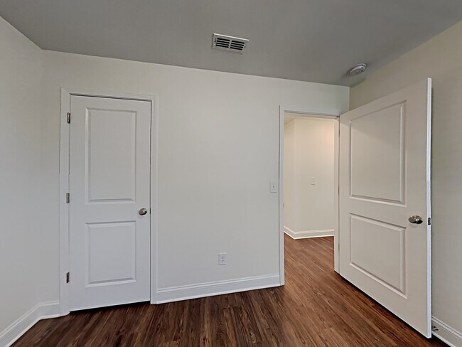 Building Photo - 3216 Oakfields Rd