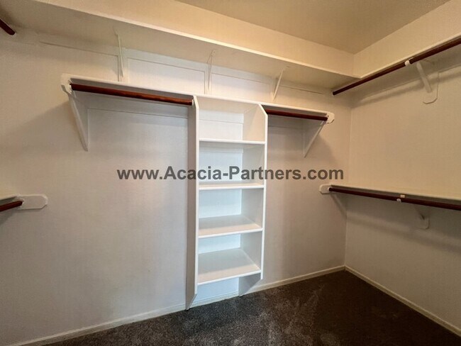 Building Photo - Three Bedroom home in Rancho Escondido