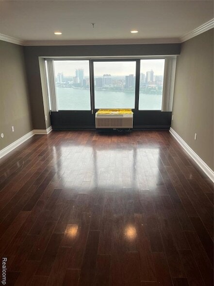 Building Photo - 300 Riverfront Dr