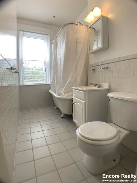 Building Photo - 195 Park Dr