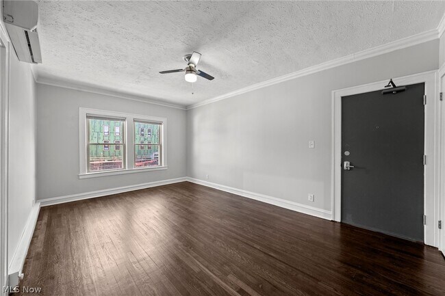 Building Photo - 1385 Cranford Ave