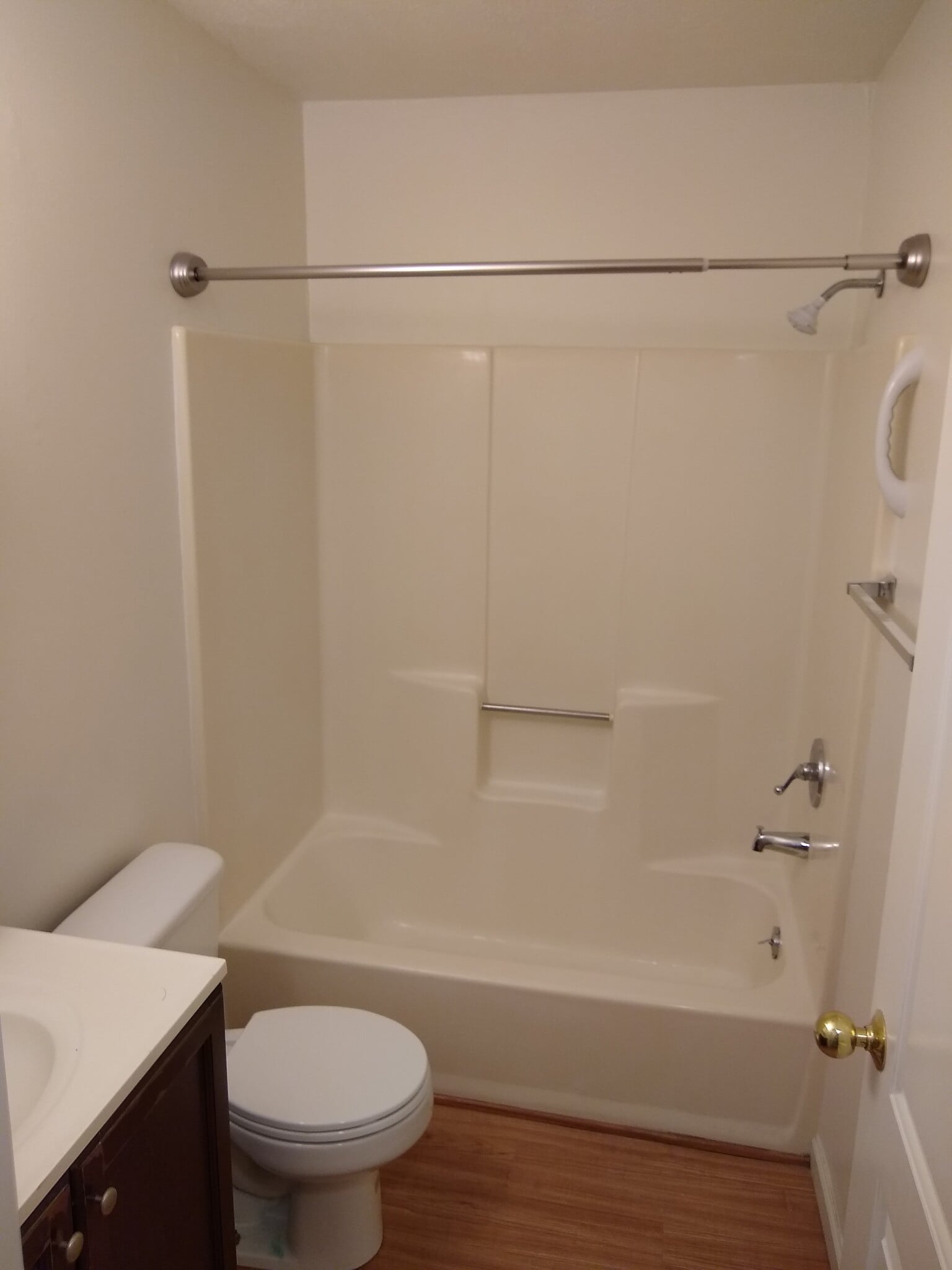 Bathroom - 607 W North St