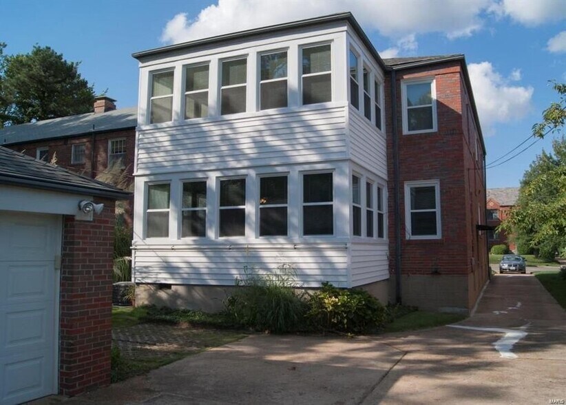 Building Photo - 8008 Delmar Blvd