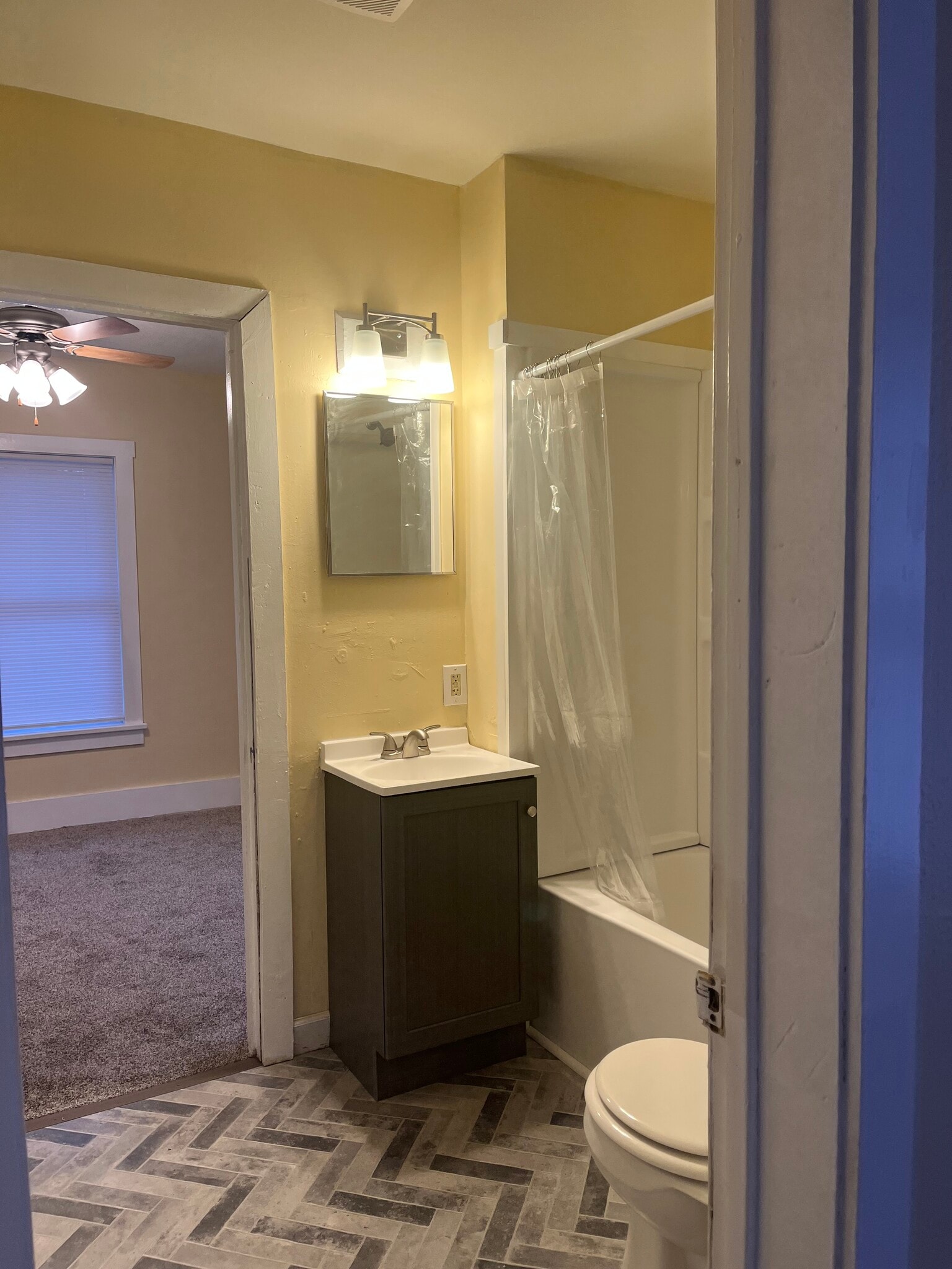 Building Photo - 412 Rafter St