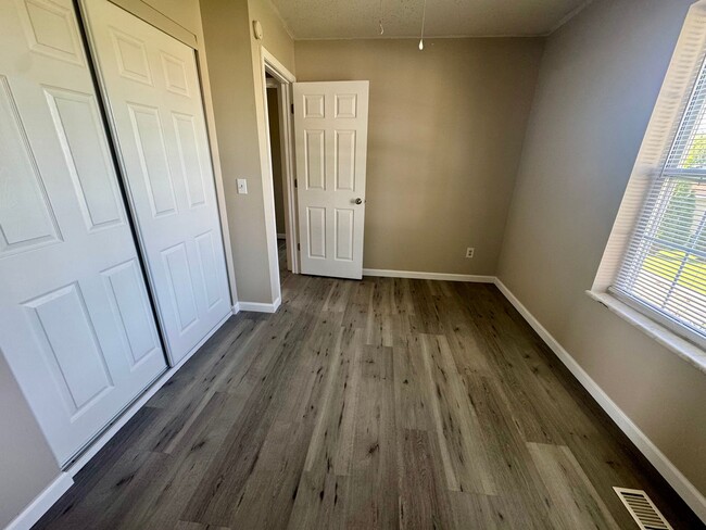 Building Photo - 3 Bedroom 2.5 Bath home in Troy, MO!