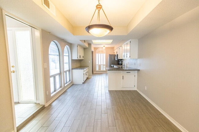 Building Photo - 2908 E Avenida Olivos