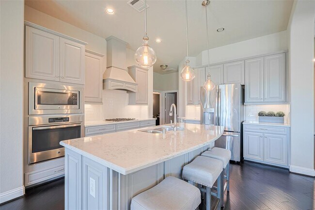 Building Photo - 6243 Garden Lakes Ln